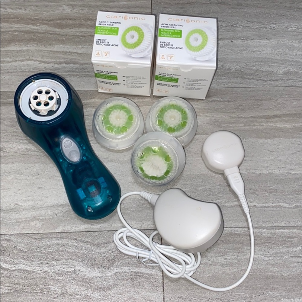 Clairsonic Mia 2 with 3 Acne Brush Heads